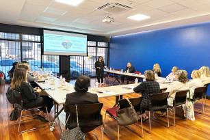 Livro, ata e reunião para definir comemoração do centenário de Novo Hamburgo
