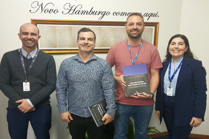 Representantes da Comusa visitam a ACI para conhecer benefícios e serviços