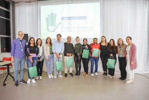 Curso de português, realidade brasileira e criatividade para estrangeiros