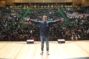 Edição especial do Projeto ACI Talks celebra importância da educação e do esporte com alunos no Teatro Feevale