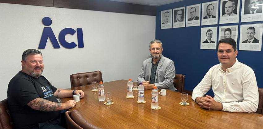 Issur Koch e Ramon Arnold visitam ACI