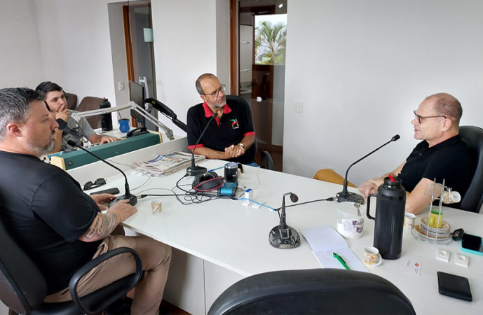 Diretor e consultor tributário participam de programa na Rádio Felicidade